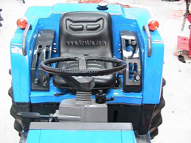 Κάθισμα & χειριστήρια του ISEKI TU 225F