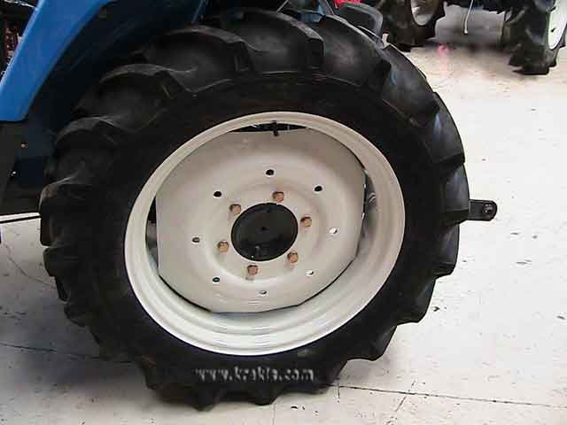 Οπίσθιος τροχός του ISEKI TU 225F