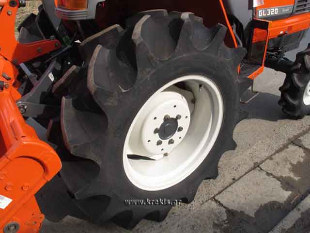 Εμπρόσθιο ελαστικό του KUBOTA GL 320