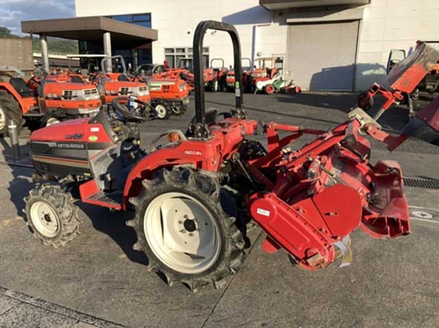 Θέση χειριστή, Μοχλοί του Mitsubishi MT 181