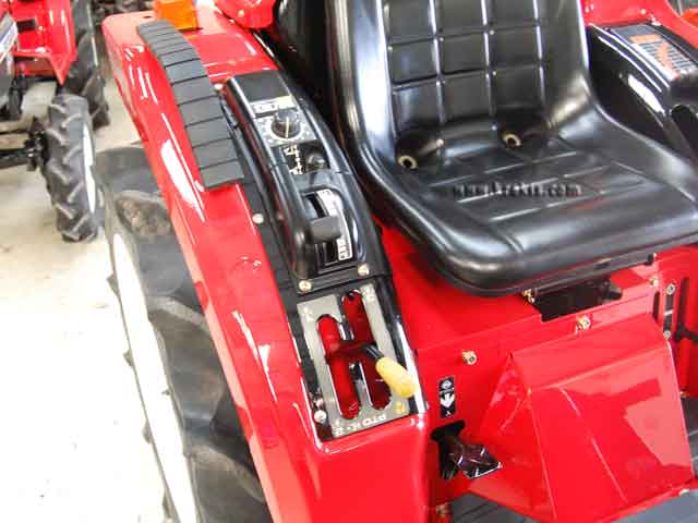 Μοχλοί PTO & Ανύψωσης φρέζας του Mitsubishi MT 185