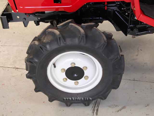 Εμπρόσθιος τροχός του Mitsubishi MT 185