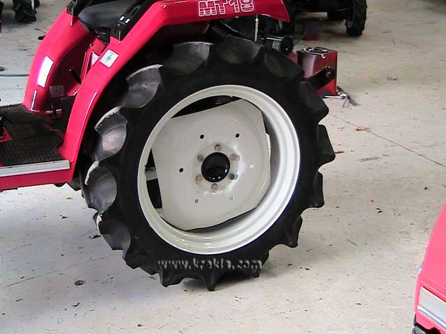 Οπίσθιος τροχός του Mitsubishi MT18D