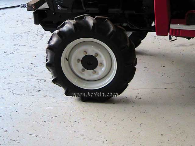 Εμπρόσθιος τροχός του Mitsubishi MT18D