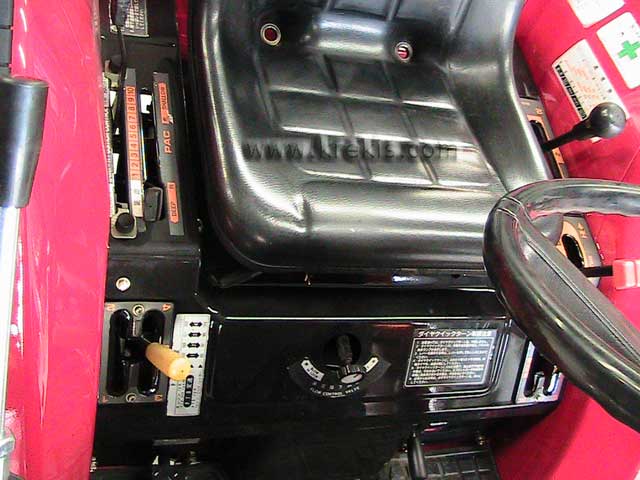 Μοχλοί PTO και ανύψωσης φρέζας του Mitsubishi MT26D